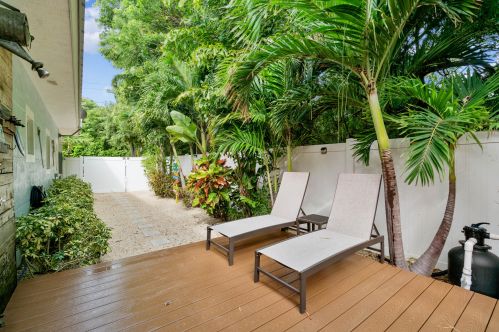 120 1st St, Key Largo FL  33037-4856 exterior