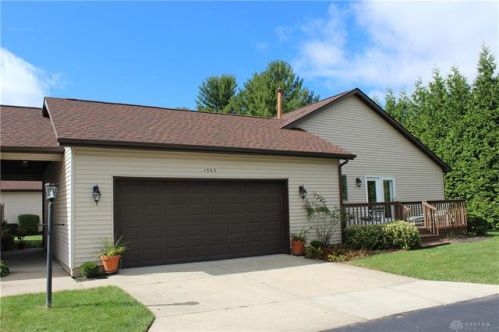 1555 Regency Dr, Xenia, OH 45385-1657