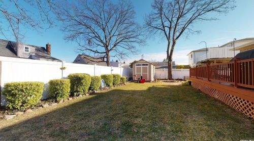 710 Stewart Ave, Bethpage NY  11714-2715 exterior