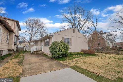 909 Maple Ave, Camden, NJ 08107-2421