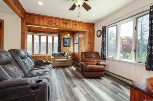 222 Orchard Rd, Mahopac NY  10541-1133 exterior