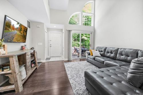 22 Pembrooke Ct, Tompkins Corners NY  10579-3245 exterior