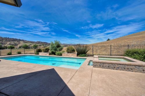 3959 Skyhawk Ln, Vacaville CA  95688-9516 exterior