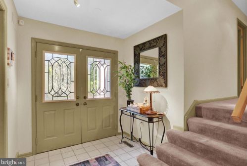 2263 Forest Hills Dr, Harrisburg, PA 17112-1062
