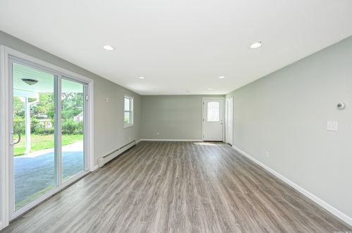 137 Cross Rd, Oakdale NY  11769-2141 exterior