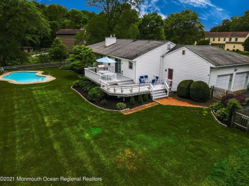 21 Northwoods Rd, Tinton Falls, NJ 07712-2513