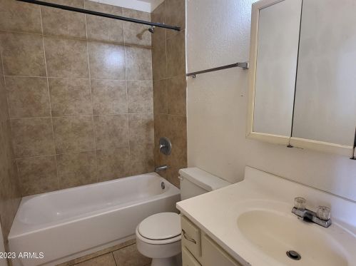 7541 47th Dr, Glendale AZ  85301-1594 exterior