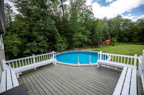 7 Olesen Rd, Derry NH 03038-4847 exterior