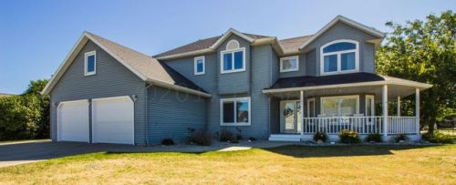 651 8th Ave, Casselton, ND 58012-3702