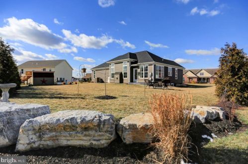 82 Homestead Dr, Upton, PA 17225-1497