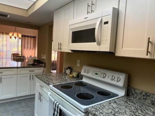 6165 Mirror Lake Dr, Sebastian, FL 32958-4743