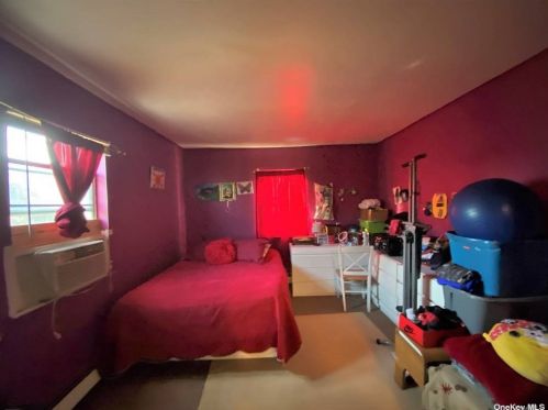 55 Railroad St, Huntington Station NY  11746-1230 exterior