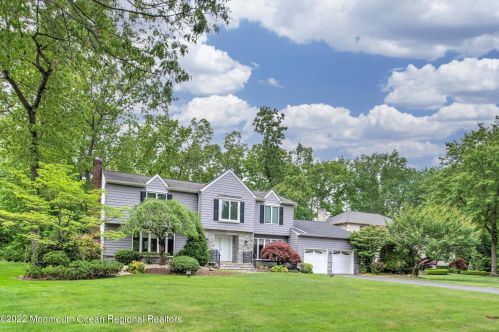 27 Eli Cir, Morganville, NJ 07751-1661