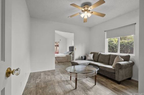 3637 Fairesta St, Glendale CA 91214-1804 exterior