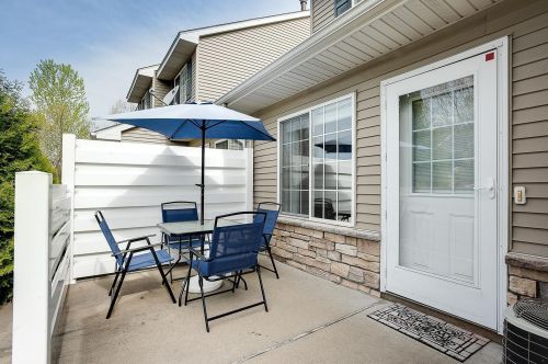 8289 Delaney Dr, South Saint Paul, MN 55076-2644