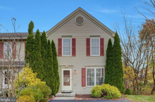 54 Woodmyre Ln, West Enola, PA 17025-1558