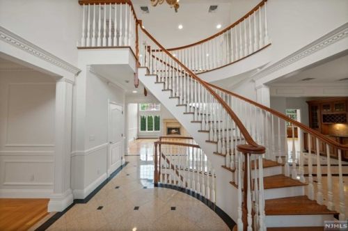10 Dorchester Rd, Englewood, NJ 07632-1930