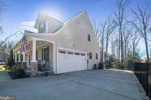 4 Devonshire Dr, Fredericksburg, VA 22401-2100