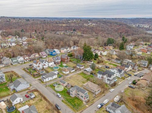 2703 Kansas St, Mckeesport PA  15132-7841 exterior