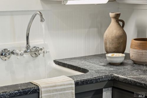 207 Madrone Ave, Larkspur CA  94939-2114 exterior