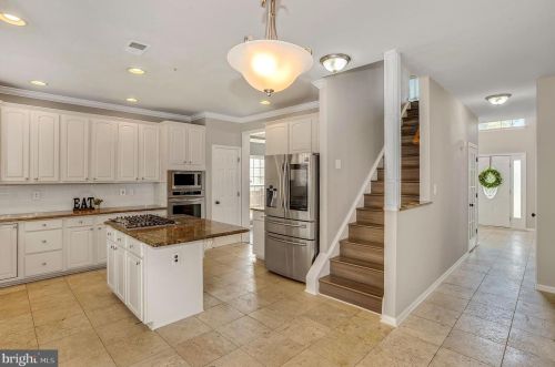 6733 Sutton Oaks Way, Gainesville VA  20155-1489 exterior