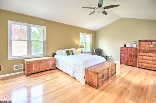 16 Steeple Chase Ct, Bedminster NJ  07921-1638 exterior