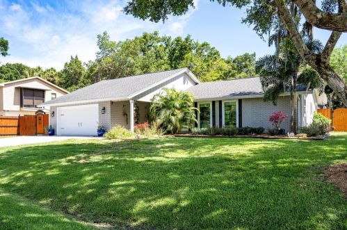 1511 Pine St, Nokomis, FL 34275-2425