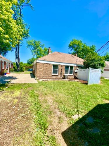 7706 Manor Ave, Hammond IN  46321-1023 exterior