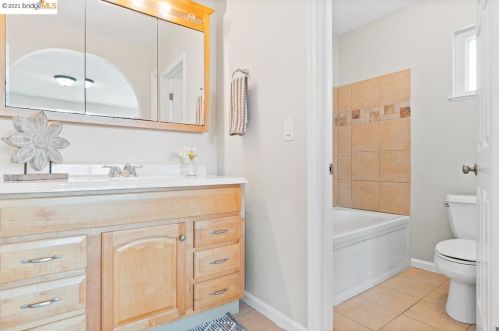 4520 Tokay Dr, Oakley CA  94561-2126 exterior