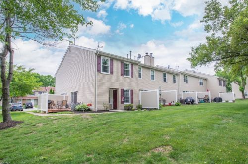 318 Gettysburg Way, Lincoln Park NJ  07035-1835 exterior