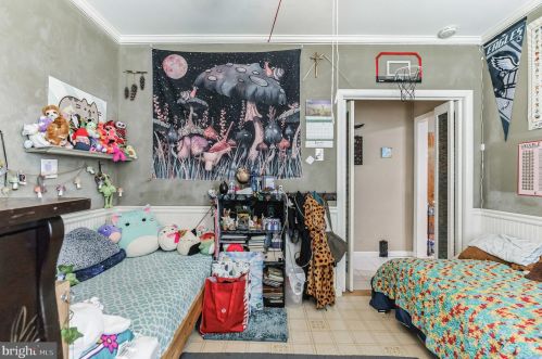 325 Brighton Ter, Holmes PA  19043-1010 exterior