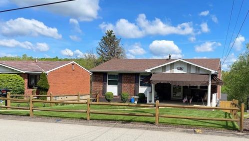 1621 Loretta Dr, Pittsburgh, PA 15235-2325