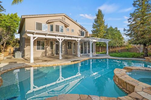 27836 Mariposa Ln, Santa Clarita CA  91384-4114 exterior