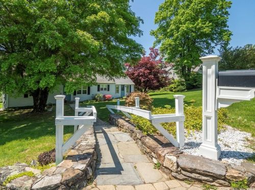 71 Stonecrest Rd, Ridgefield, CT 06877-2521