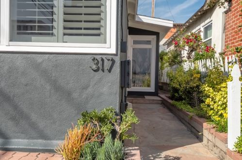 317 8th St, Manhattan Beach CA  90266-5629 exterior