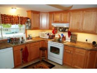 26 Williams St, Nashua, NH 03060-4009