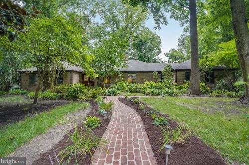 39 Stuart Dr, Dover, DE 19901-5815