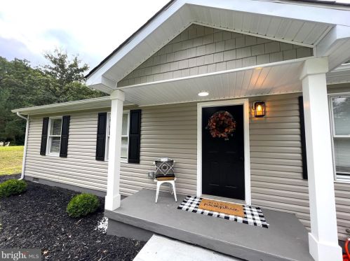 585 Artis Dr, Dover DE  19904-5626 exterior