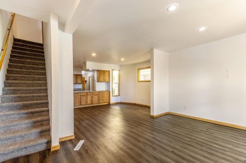 113 5th St, Duluth, MN 55805-1714