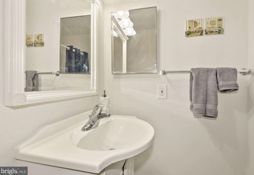 1311 Cold Harbor Ct, Herndon VA 20170-2018 exterior