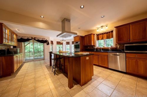 32 Southdown Dr, Bristol, CT 06010-8947