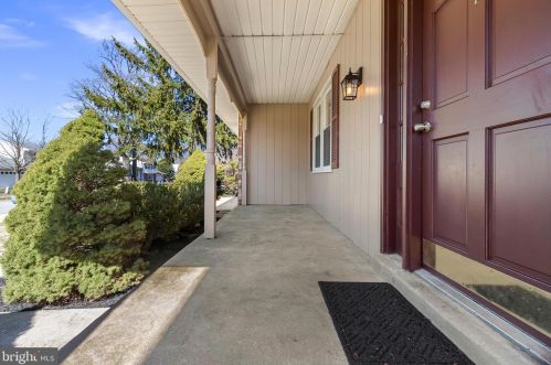 2514 Wexford Dr, Wilmington, DE 19810-1221