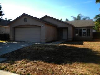 13760 Amigo Dr, Parlier, CA 93648-2833