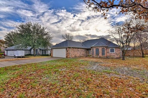 8812 Hilary Ct, Fort Worth, TX 76182-3266