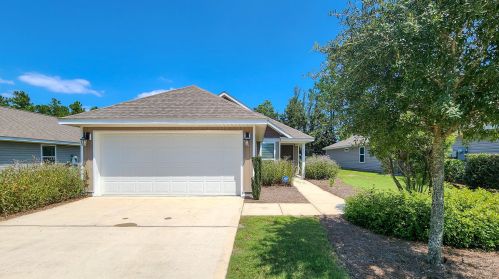 673 Earl Godwin Rd, Freeport, FL 32439-2761