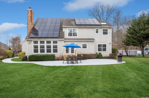 8 Raffaella Dr, Eastport NY  11941-1446 exterior