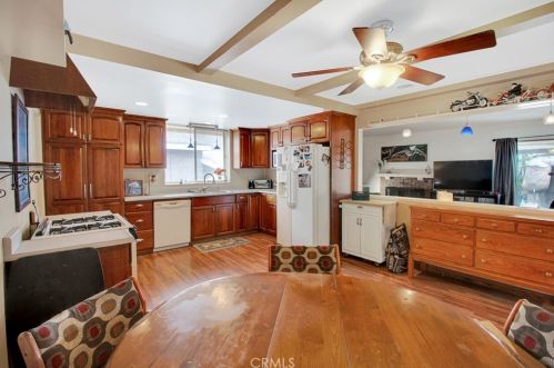 16121 Landmark Dr, Whittier CA  90604-3946 exterior