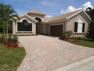 5725 Hammock Isles Dr, Naples FL  34119-4695 exterior