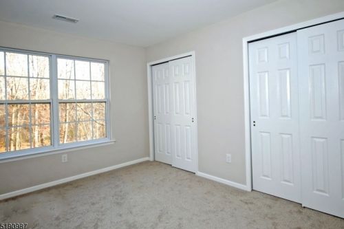 16 Springholm Dr, Berkeley Heights NJ  07922-2700 exterior