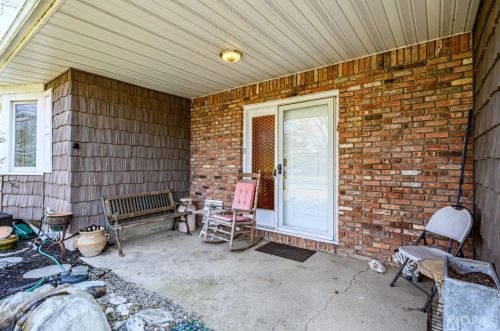 4 Hamilton Dr, East Brunswick, NJ 08816-2709